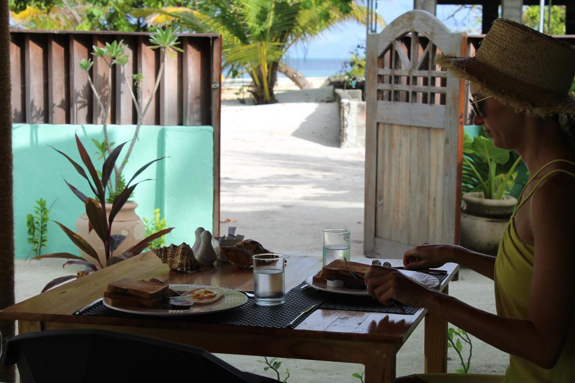Mamello Beach Club Maldives Feridhoo Екстер'єр фото